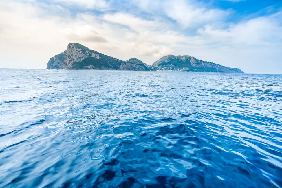 imagem n.4 de Sorrento: Passeio de barco exclusivo em Capri e Gruta Azul opcional atividade em Anacapri, carregada pelo fornecedor