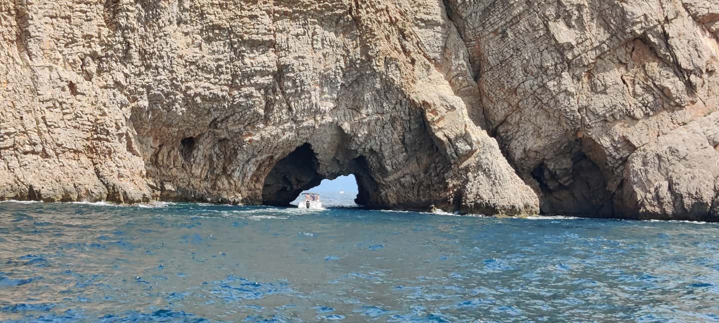 изображение номер 6 мероприятия Л'Эстартит: морская прогулка к островам Медес и пещерам в городе Л'Эстартит, загруженное организатором