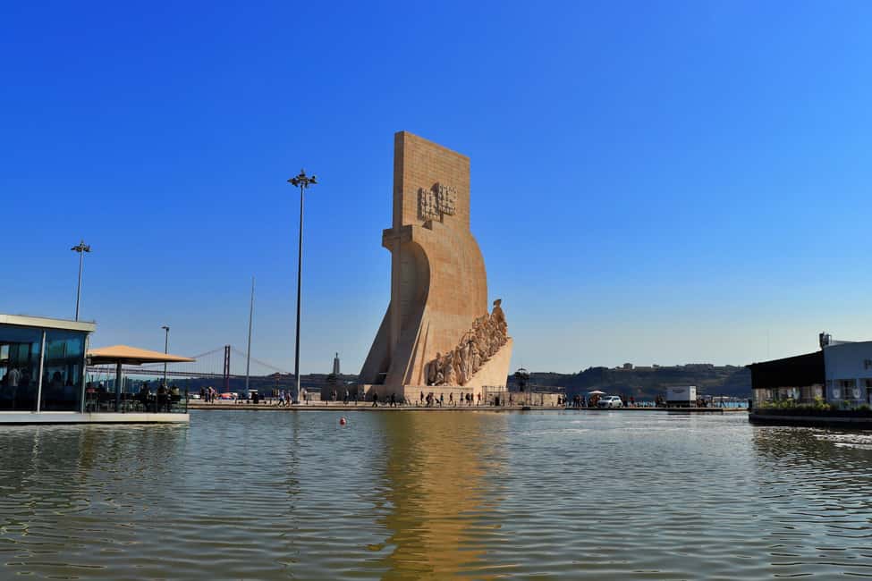 imagem n.3 de LISBOA: Passeios incríveis de Tuktuk com um guia local português atividade em Nazaré, Portugal, carregada pelo fornecedor