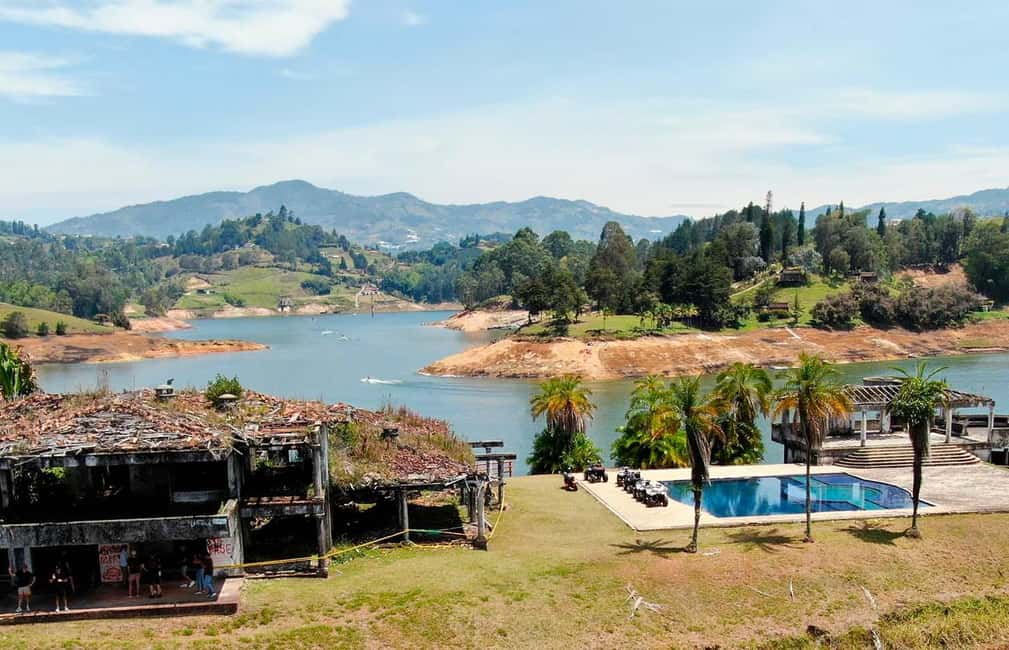 imagem n.32 de Medellín: Tour particular em Guatapé com helicóptero e passeio de barco atividade em Guatapé, carregada pelo fornecedor