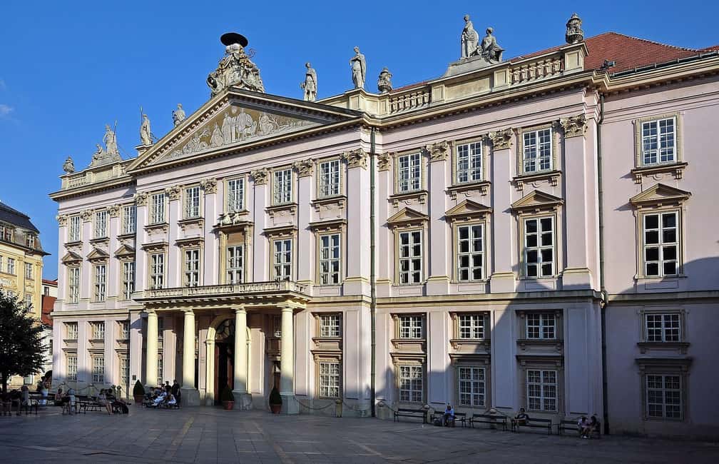 imagem n.3 de Viagem de um dia de Praga a Bratislava via Telč e regresso atividade em Bratislava, carregada pelo fornecedor