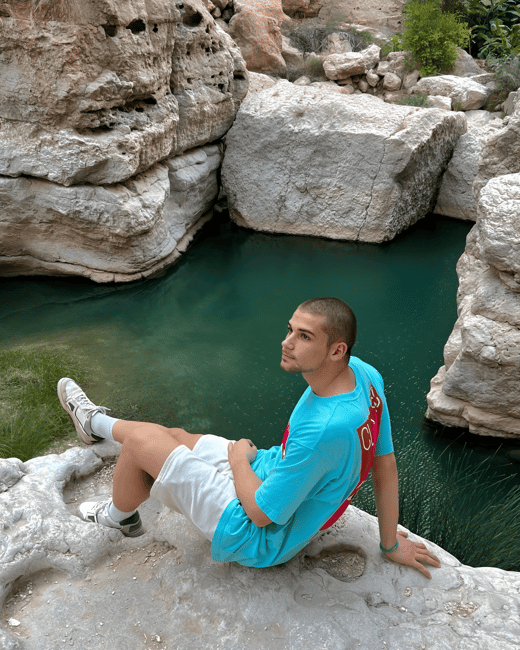 Immagine nº 6 di Da Mascate: tour di un'intera giornata di Wadi Shab e Bimmah Sinkhole attività a Regione al-Sharqiyya, caricata dal fornitore