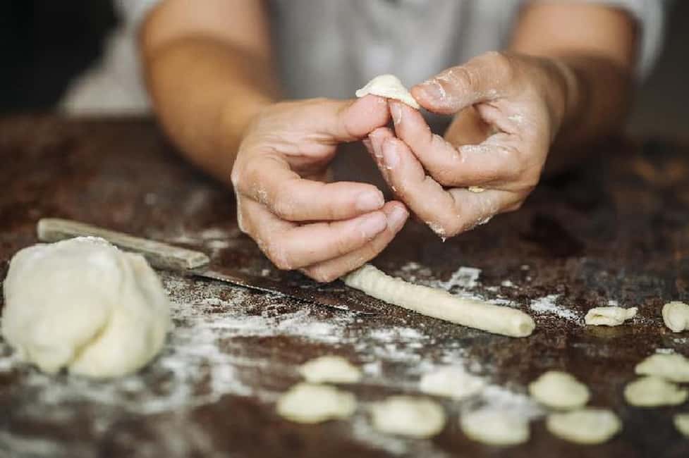 Immagine nº 17 di Corso di cucina a domicilio a Lecce: Orecchiette artigianali e vino da degustare attività a Lecce, caricata dal fornitore