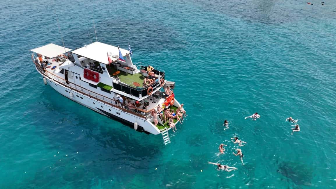Image N°9 de Protaras : Croisière Waterworld Turtle Cove avec arrêts baignade activité à Chypre, publiée par le prestataire