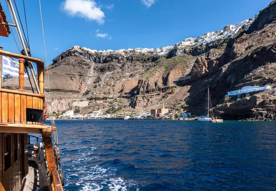 Immagine nº 20 di Porto di Santorini: Crociera al vulcano, alle sorgenti termali e a Thirassia attività a Fira, caricata dal fornitore