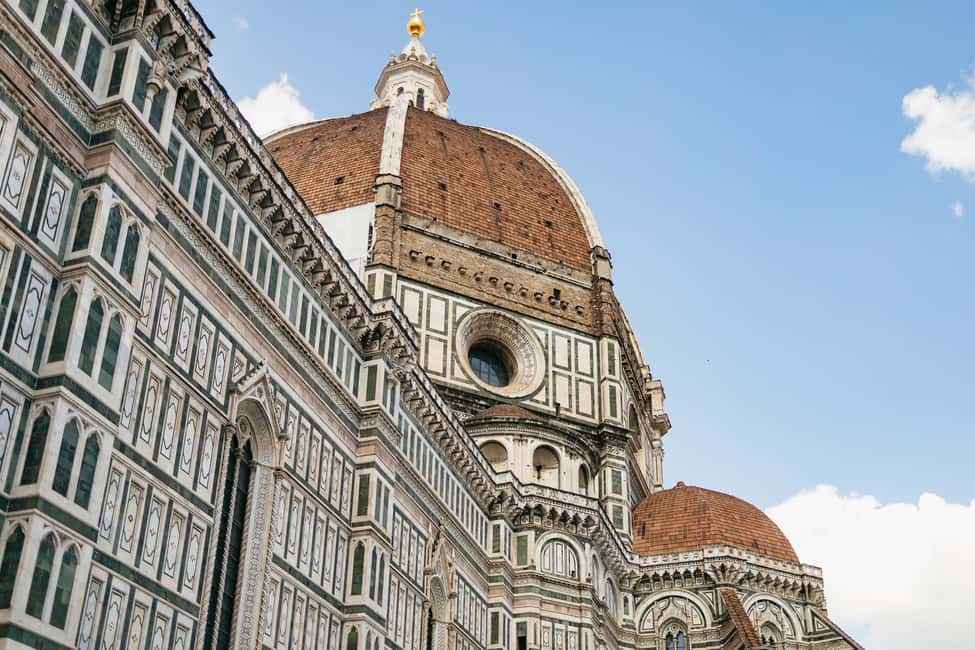 Image N°13 de Florence : La statue de David et le dôme de Brunelleschi en coupe-file activité à Florence, publiée par le prestataire