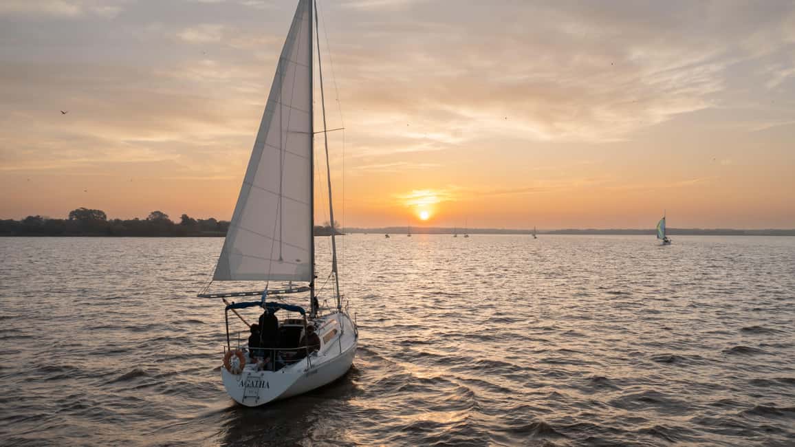 imagen n.º 1 de Excursión en velero por Buenos Aires con cata de vinos actividad en Argentina, subida por el proveedor