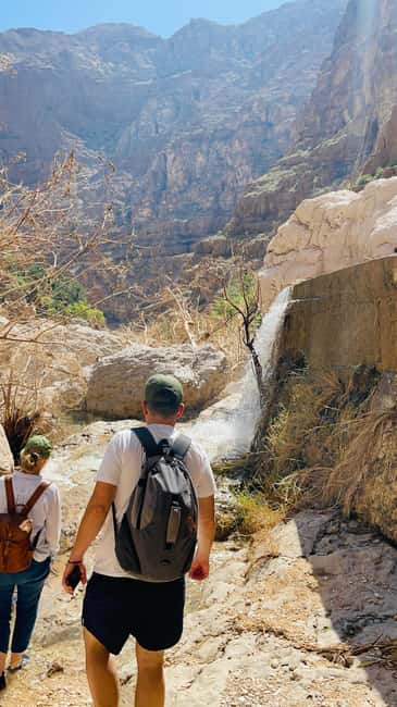 Immagine nº 3 di Muscat: escursione di un'intera giornata a Wadi Shab, grotta romantica e sinkhole attività a Regione al-Sharqiyya, caricata dal fornitore