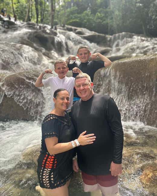 imagem n.4 de Jamaica: Excursão particular a Dunn's River Falls com almoço Jerk atividade em Ocho Rios, carregada pelo fornecedor