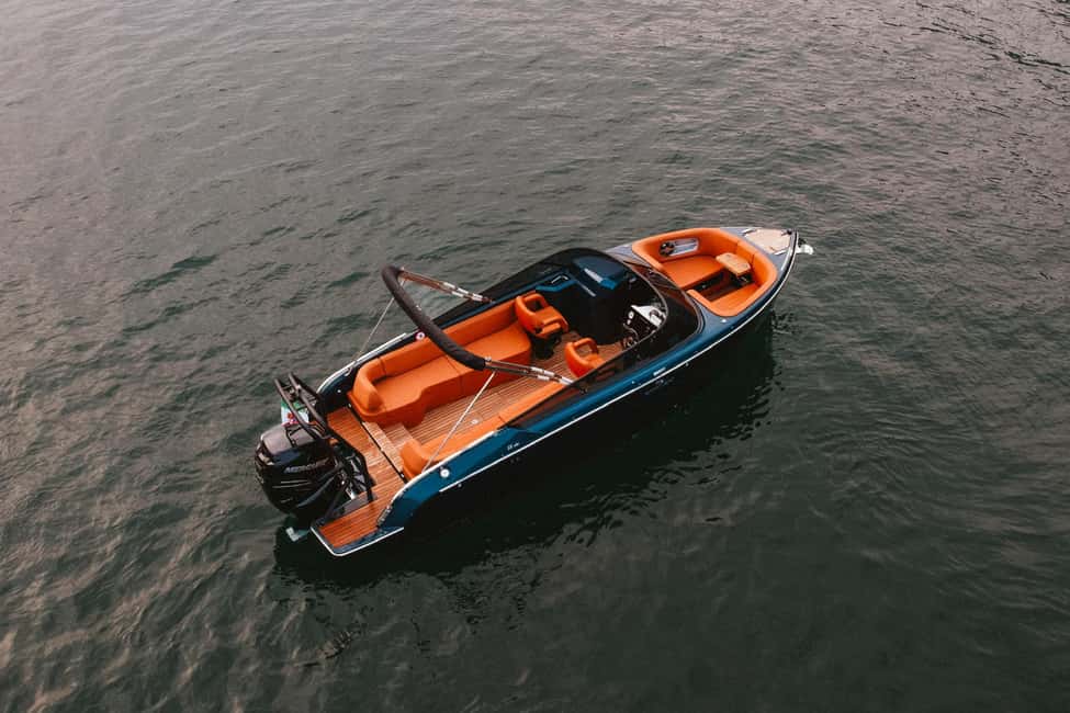 imagen n.º 5 de Lago de Como: Tour en barco privado con capitán y bebidas actividad en Varenna, subida por el proveedor