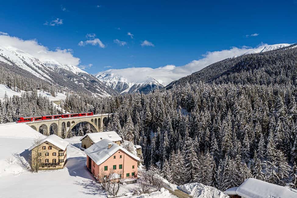 bild nr.2 av Från Milano: Bernina Red Train till St Moritz Guidad tur aktivitet i Pontresina, uppladdad av arrangören