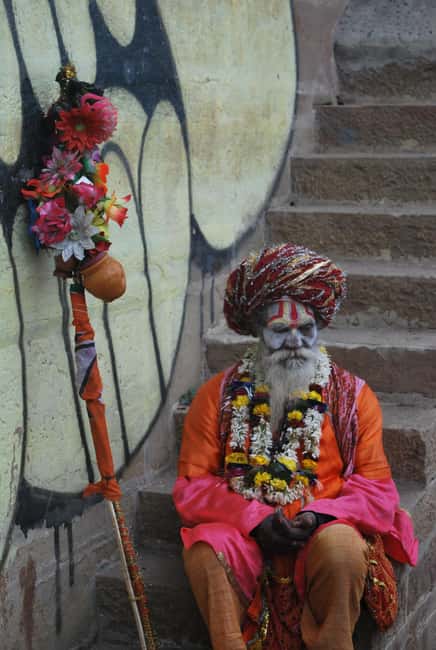 imagem n.3 de Passeio de um dia em Varanasi - Passeio de barco, caminhada, templo de ioga, luta livre atividade em Varanasi, carregada pelo fornecedor