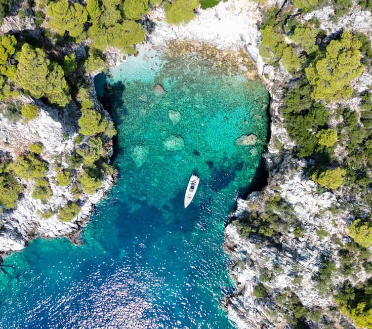 imagen n.º 5 de Skiathos: Crucero privado en lancha rápida por la isla de Skopelos actividad en Tesalia, subida por el proveedor