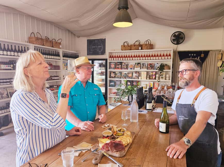 Melbourne: Boutique Phillip Island Wine, Dine & Penguin Tour