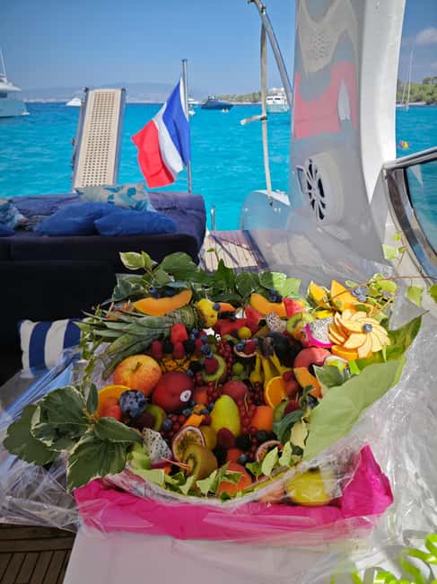 afbeelding n.6 van Cannes : Luxe boottocht, zwemmen, snorkelen, zonnen activiteit in Cannes, geüpload door aanbieder