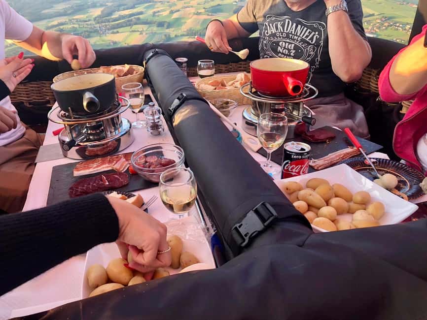 Image N°4 de Lausanne : vol en montgolfière avec fondue suisse activité à Canton de Vaud, publiée par le prestataire