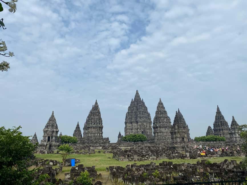 image n.11 of From Yogyakarta : One Day Tour Borobudur and Prambanan activity in Yogyakarta, uploaded by supplier