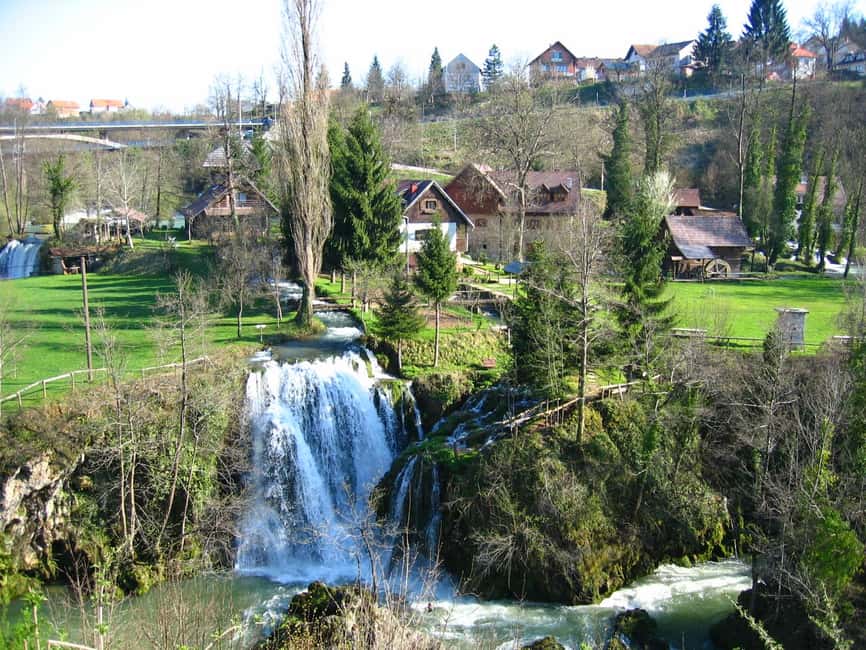 imagem n.14 de De Zagreb: Caiaque em Mrežnica e vila de Rastoke - viagem de 1 dia atividade em Condado de Karlovac, carregada pelo fornecedor