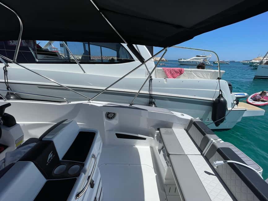image n.4 of Polignano a Mare Caves and Grottos Tour by Boat with Spritz activity in Polignano a Mare, uploaded by supplier