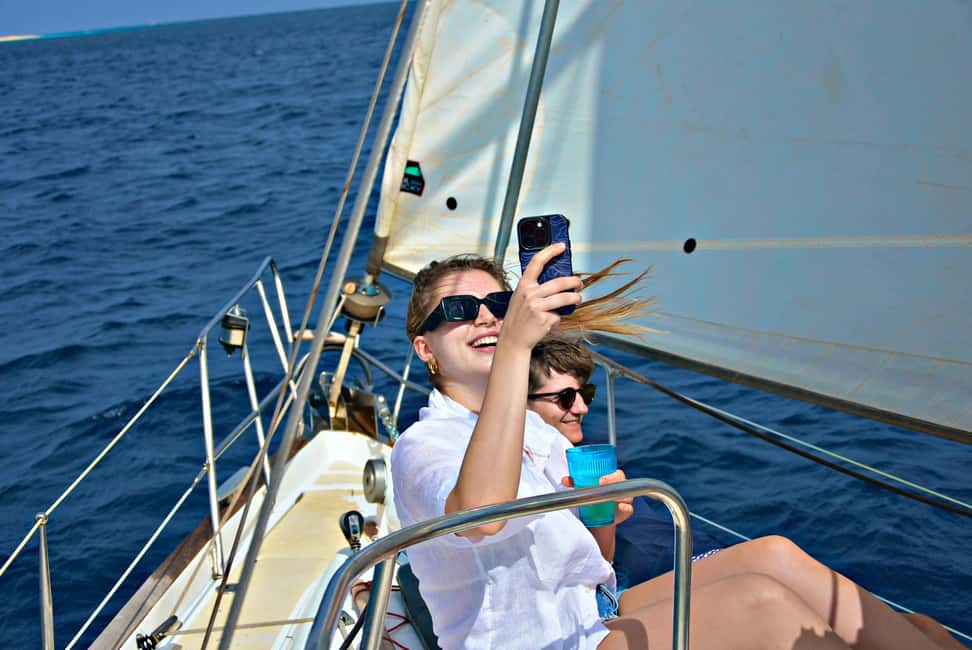 imagem n.6 de Sal, Cabo Verde: Meio dia no veleiro Cuba Libre atividade em Santa Maria, Cabo Verde, carregada pelo fornecedor
