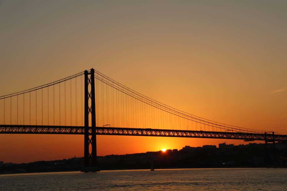 afbeelding n.22 van Lissabon: Catamarancruise bij zonsondergang, muziek en open bar activiteit in Lissabon, geüpload door aanbieder