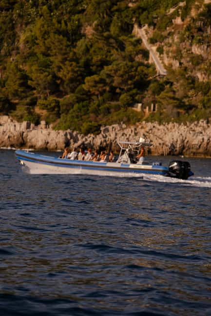 image n.4 of Nice: Sunset Boat Tour with Wine and Local Snacks activity in Nice, uploaded by supplier