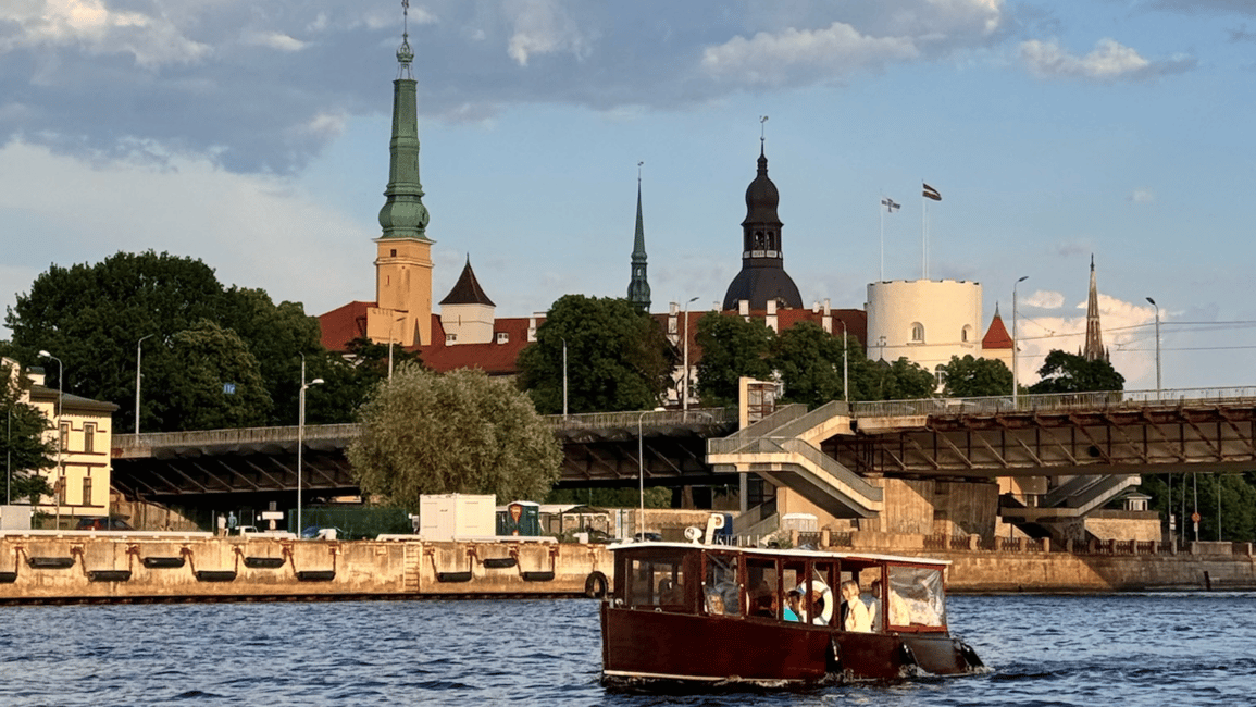 Bild Nr. 8 von Riga: Private Bootstour durch die Kanäle von Riga mit lettischem Bier Aktivität in Riga, hochgeladen vom Anbieter