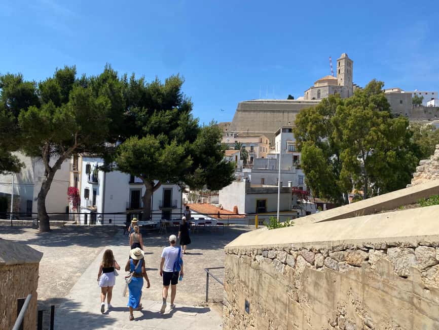 Image N°2 de Ibiza : Visite pied à pied de Dalt Vila avec atelier de Sangría activité à Ibiza (ville), publiée par le prestataire