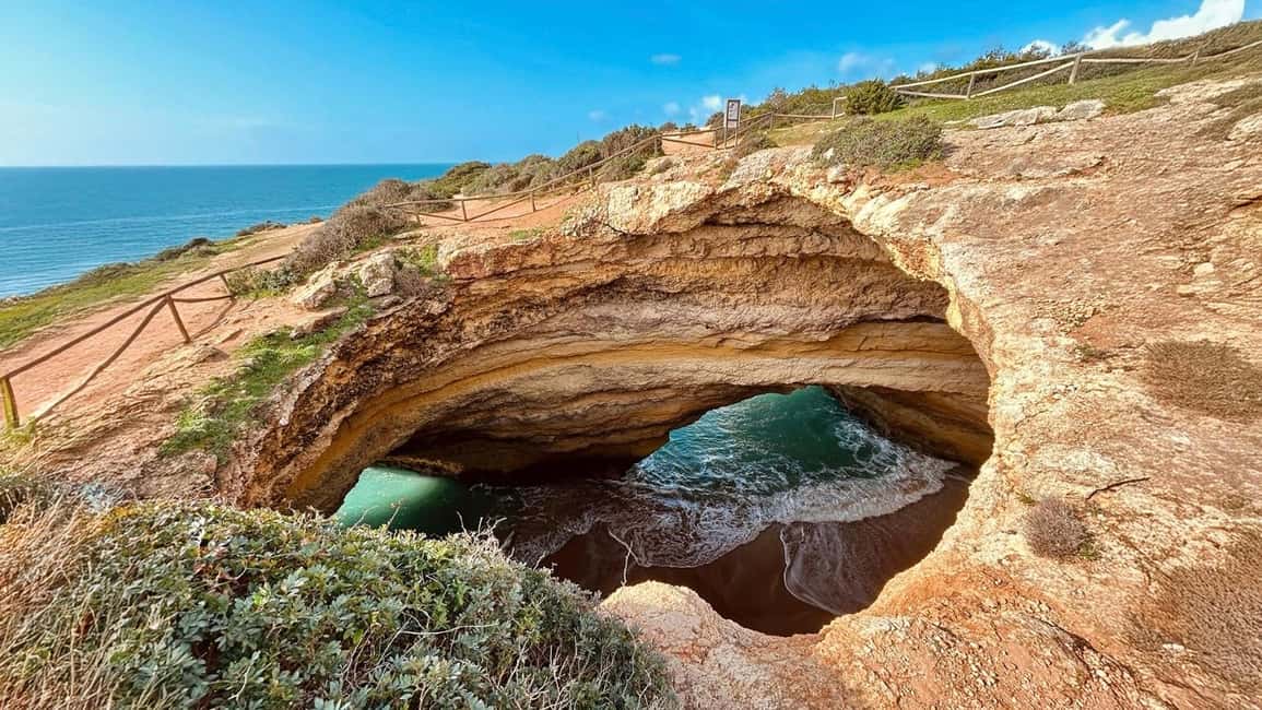 afbeelding n.3 van Vanuit Faro: Benagil, Marinha Beach, Algar Seco, 7 Valleys... activiteit in Praia do Carvoeiro, geüpload door aanbieder