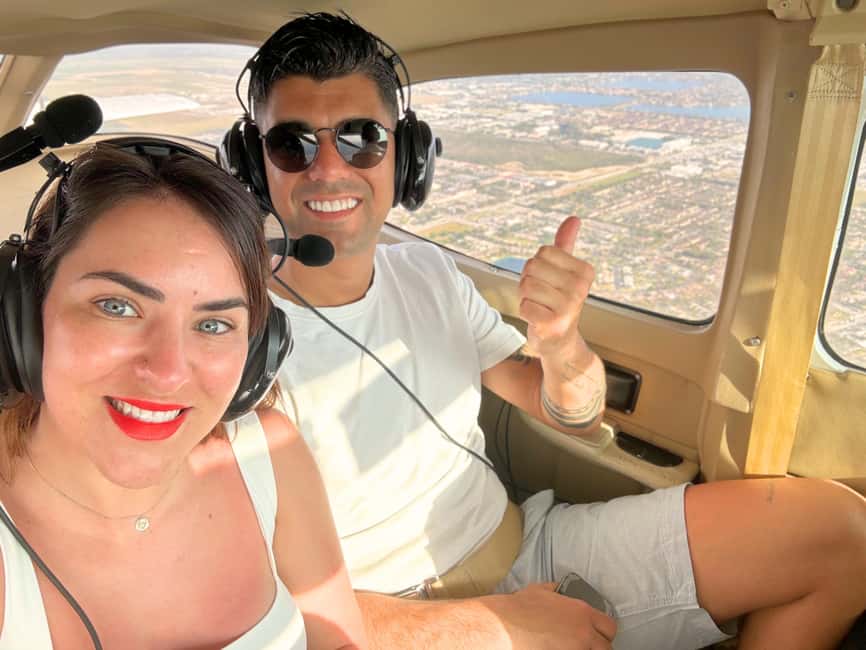 imagen n.º 8 de Miami Beach: Vuelo romántico privado al atardecer con champán actividad en Miami, subida por el proveedor