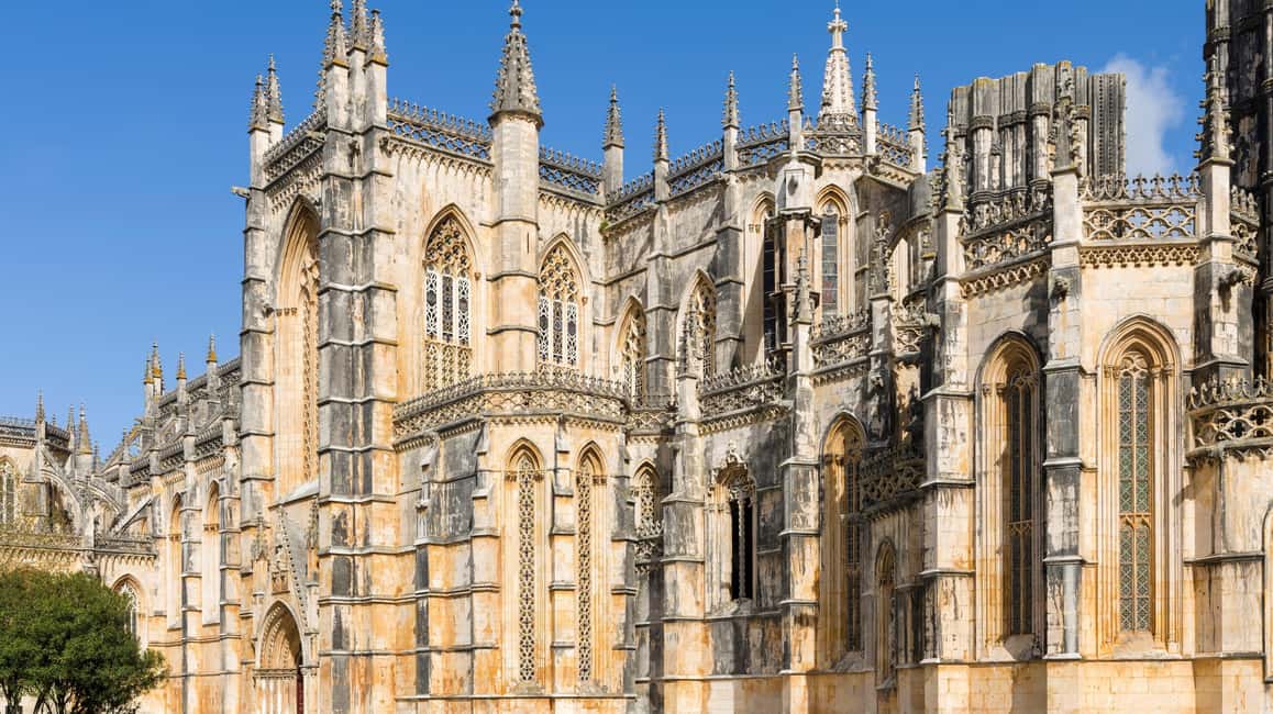imagem n.6 de De Lisboa: Passeio compartilhado para Fátima, Óbidos, Batalha e Nazaré atividade em Batalha, carregada pelo fornecedor