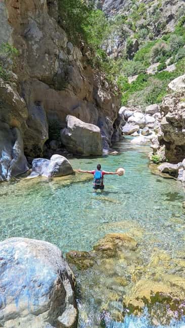 imagen n.º 14 de Desde Tánger: Excursión de un día a Chefchaouen y las Cascadas de Akchour actividad en Chauen, subida por el proveedor