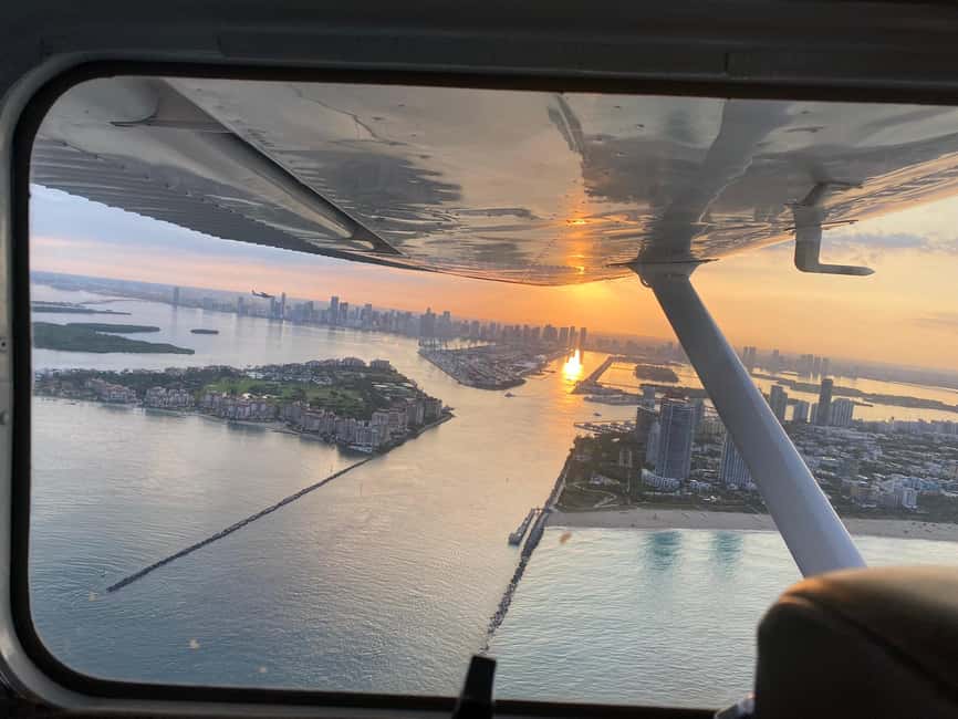 imagen n.º 11 de Miami Beach: Vuelo romántico privado al atardecer con champán actividad en Miami, subida por el proveedor