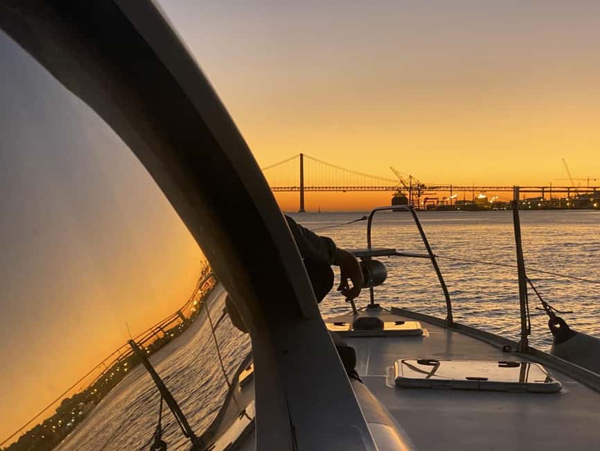 afbeelding n.18 van Lissabon: Catamarancruise bij zonsondergang, muziek en open bar activiteit in Lissabon, geüpload door aanbieder