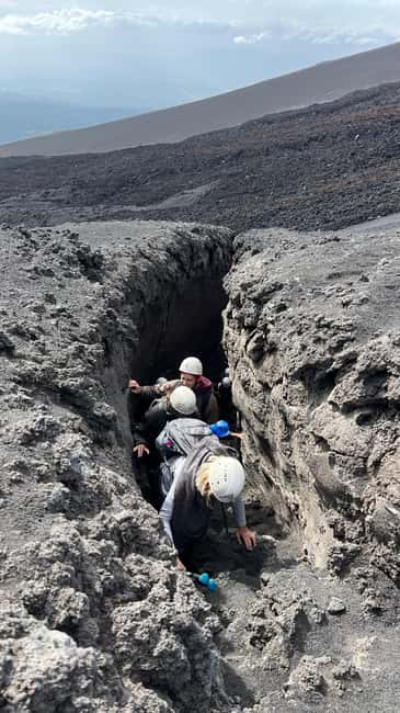 imagen n.º 9 de Excursión al Etna a 3000 mt. con teleférico y jeep 4x4 actividad en Catania, subida por el proveedor