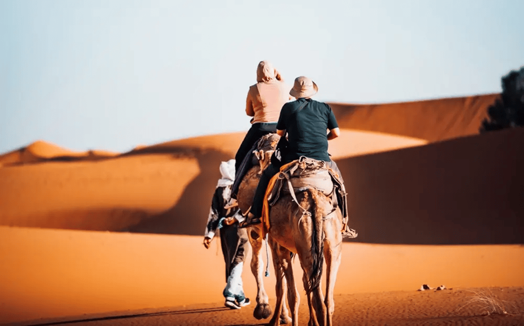 Image N°4 de Au départ de Fès : circuit de luxe de 3 jours dans le désert jusqu'à Marrakech via Merzouga activité à Aït-ben-Haddou, publiée par le prestataire