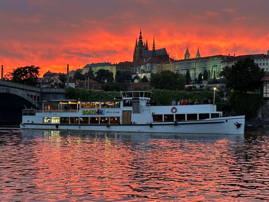 bilde nr.1 av Praha: Nyttårsaftencruise til midnatt aktivitet i Praha, lastet opp av leverandør