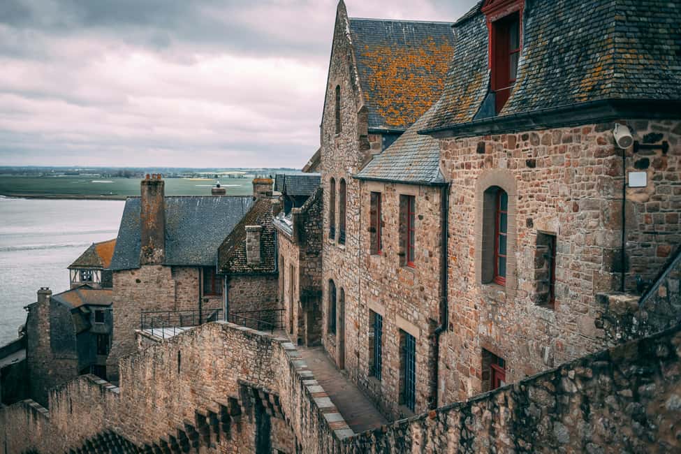 Image N°3 de Mont Saint-Michel: Visite guidée du village et entrée abbaye en option activité à Normandie, publiée par le prestataire