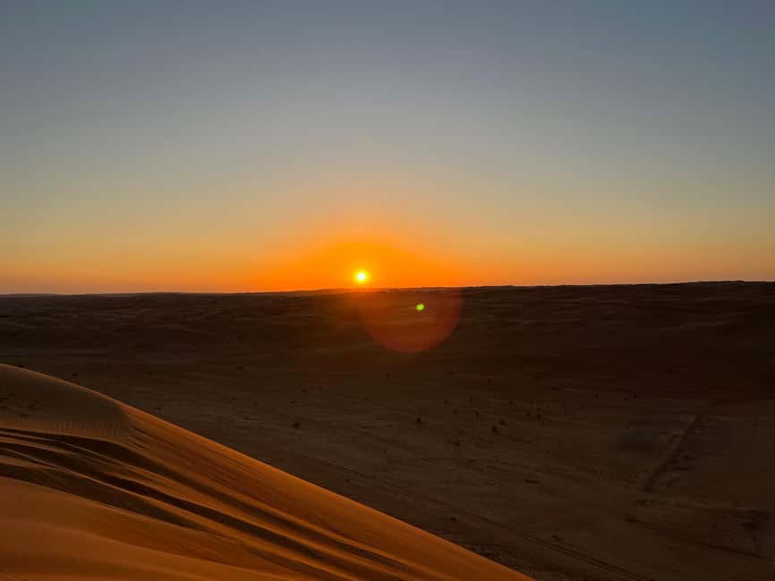 Obraz nr 1 z atrakcji Zachód słońca na pustyni Wahiba Sands i przygoda w Wadi Bani Khalid w Al-Mintakat asz-Szarkijja, przesłany przez organizatora