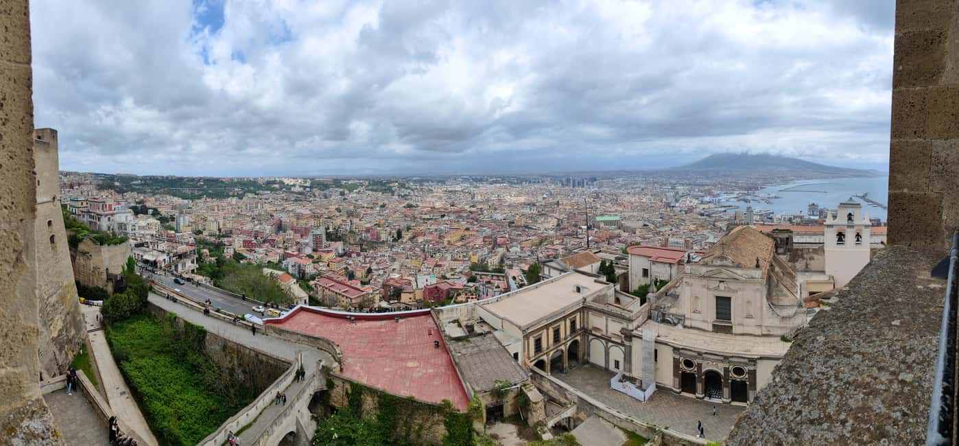 Immagine nº 2 di Tour panoramico a piedi di Napoli attraverso la scala La Pedamentina attività a Napoli, caricata dal fornitore