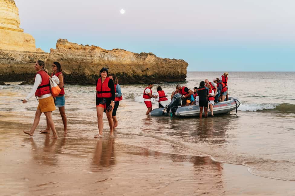 afbeelding n.19 van Vanuit Albufeira: Sunset Cruise en Strand BBQ met Open Bar activiteit in Olhos de Água, geüpload door aanbieder