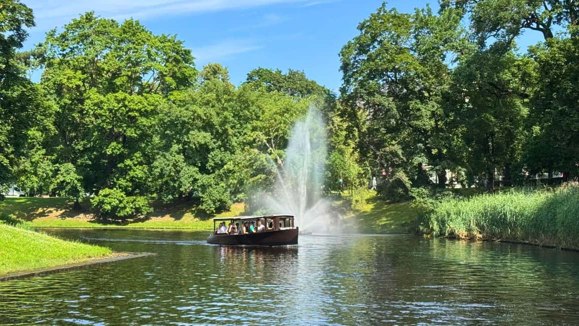 Bild Nr. 1 von Riga: Kanal- und Flussbootstour mit Getränk und Audioguide Aktivität in Riga, hochgeladen vom Anbieter