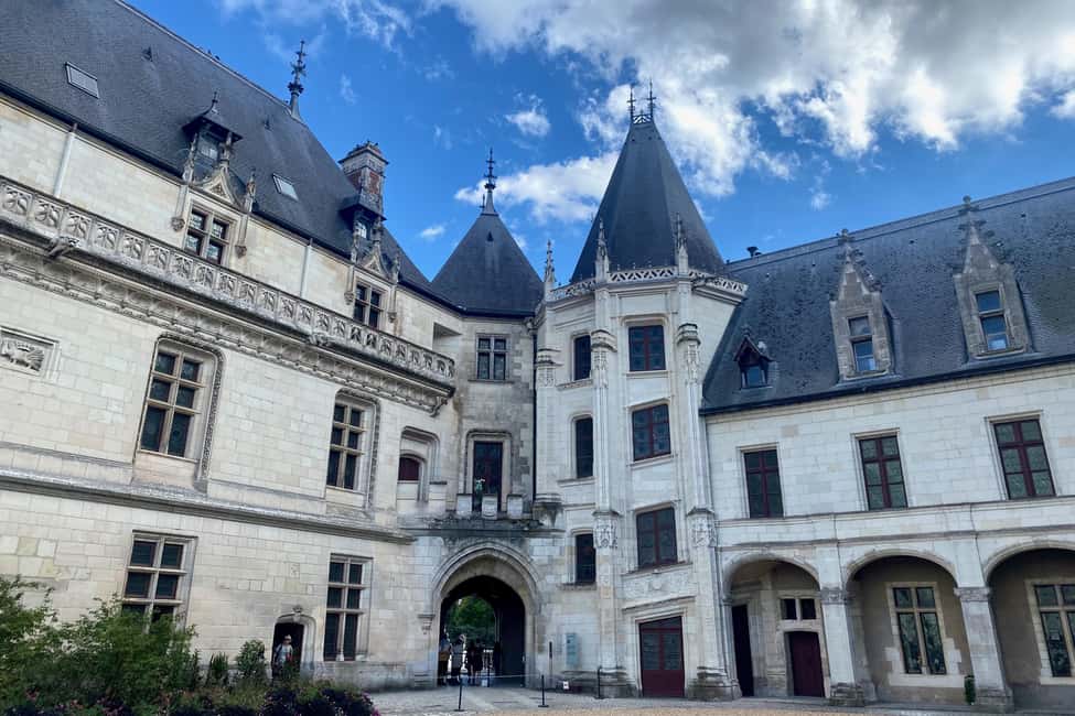 image n.35 of 2-day Private Top 6 Loire Valley Castles from Paris Mercedes activity in Chambord, uploaded by supplier