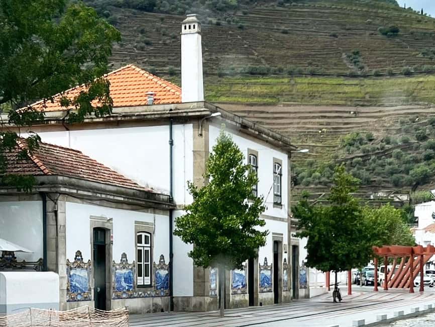 Image N°11 de Depuis Porto : Vallée du Douro avec vignobles, déjeuner et excursion en bateau activité à Région Nord, Portugal, publiée par le prestataire