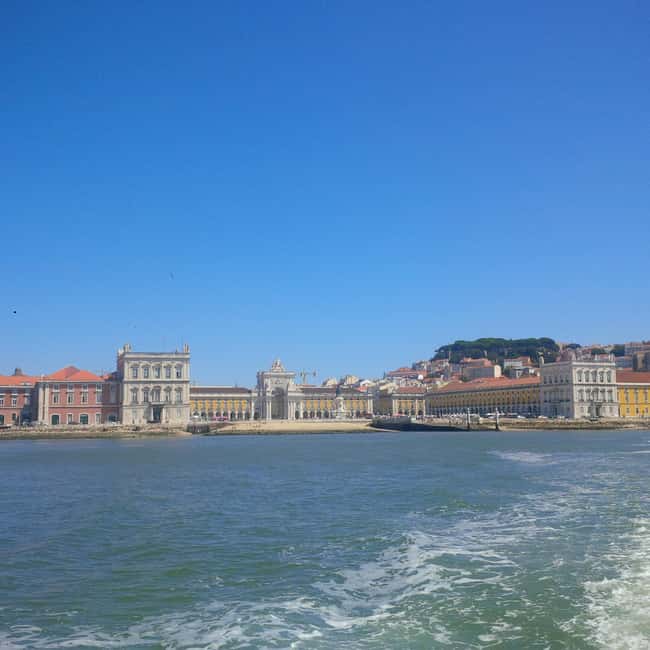 imagem n.29 de Lisboa: Passeio de Barco Amarelo no Rio Tejo atividade em Lisboa, carregada pelo fornecedor