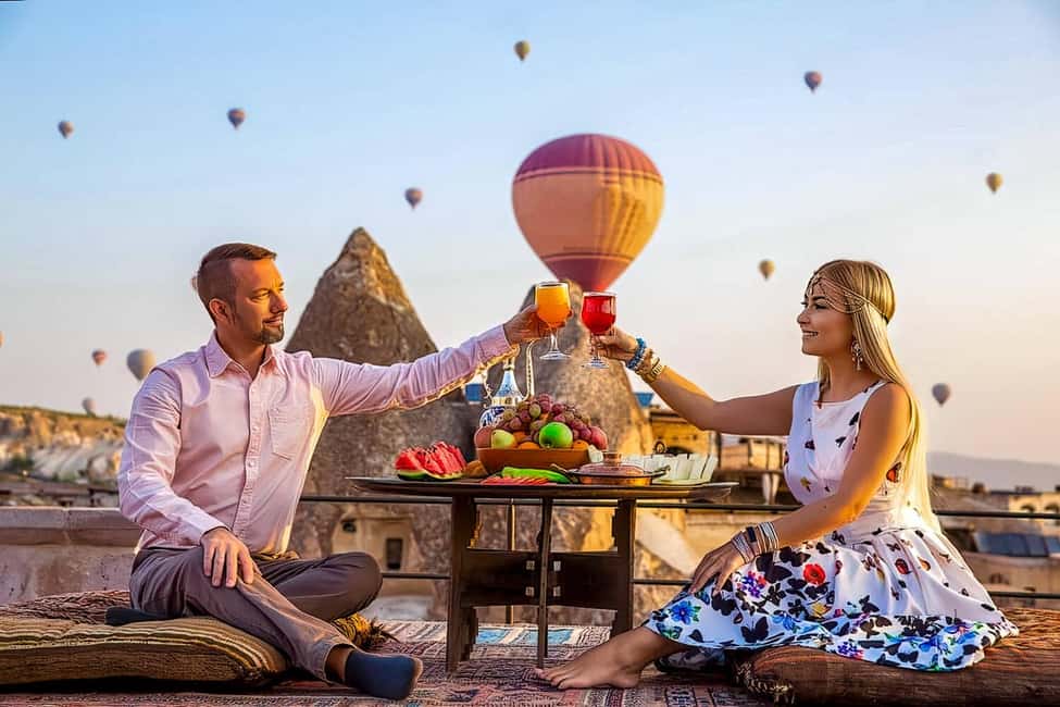 imagem n.5 de Antalya: Visita guiada de 2 dias à Capadócia com opção de hotel numa gruta atividade em Kaymakli, carregada pelo fornecedor