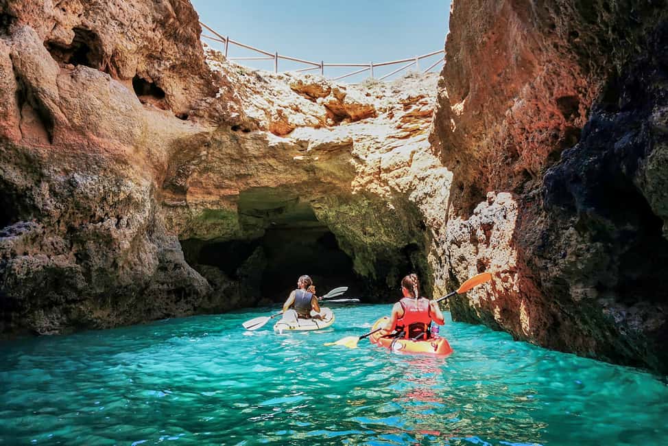 Image N°11 de Benagil : Visite guidée en kayak de la grotte de Benagil activité à Benagil, publiée par le prestataire