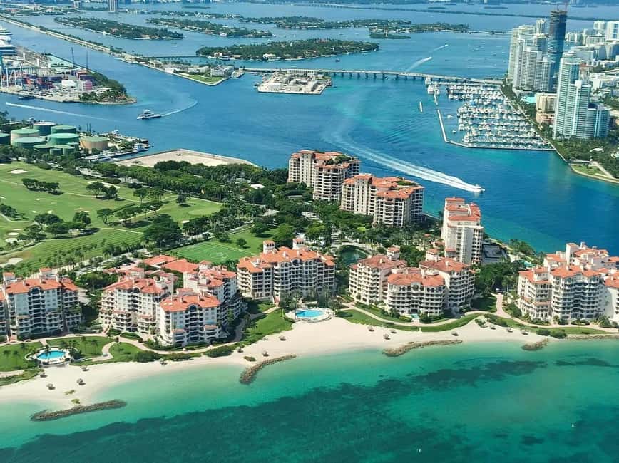 image n.4 of Miami Beach: South Beach Private Airplane Tour with Drinks activity in Miami, uploaded by supplier