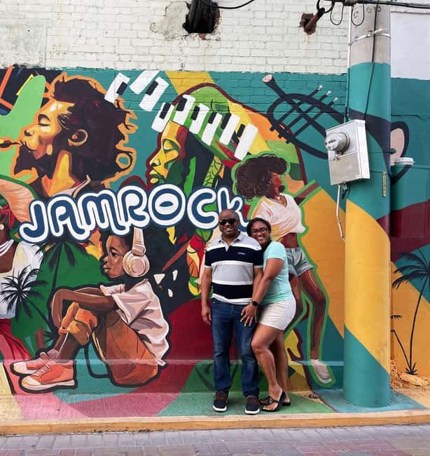 imagem n.1 de Kingston: Excursão a pé com exploração de murais atividade em Kingston, Jamaica, carregada pelo fornecedor