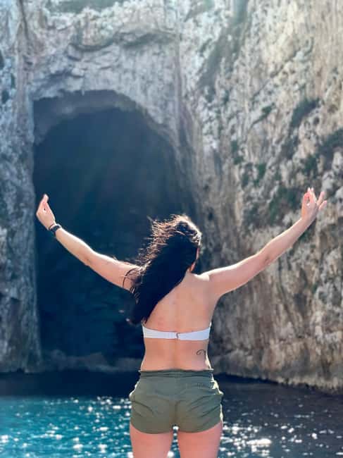 Bild Nr. 28 von Vlorë: Sazan Insel, Haxhi Ali Höhle und Karaburun Bootstour Aktivität in Kreis Vlora, hochgeladen vom Anbieter